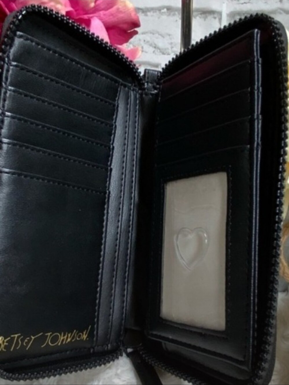 Betsey Johnson- Heart π€ Quilted Zip Wallet - Wristlet - Picture 3 of 5